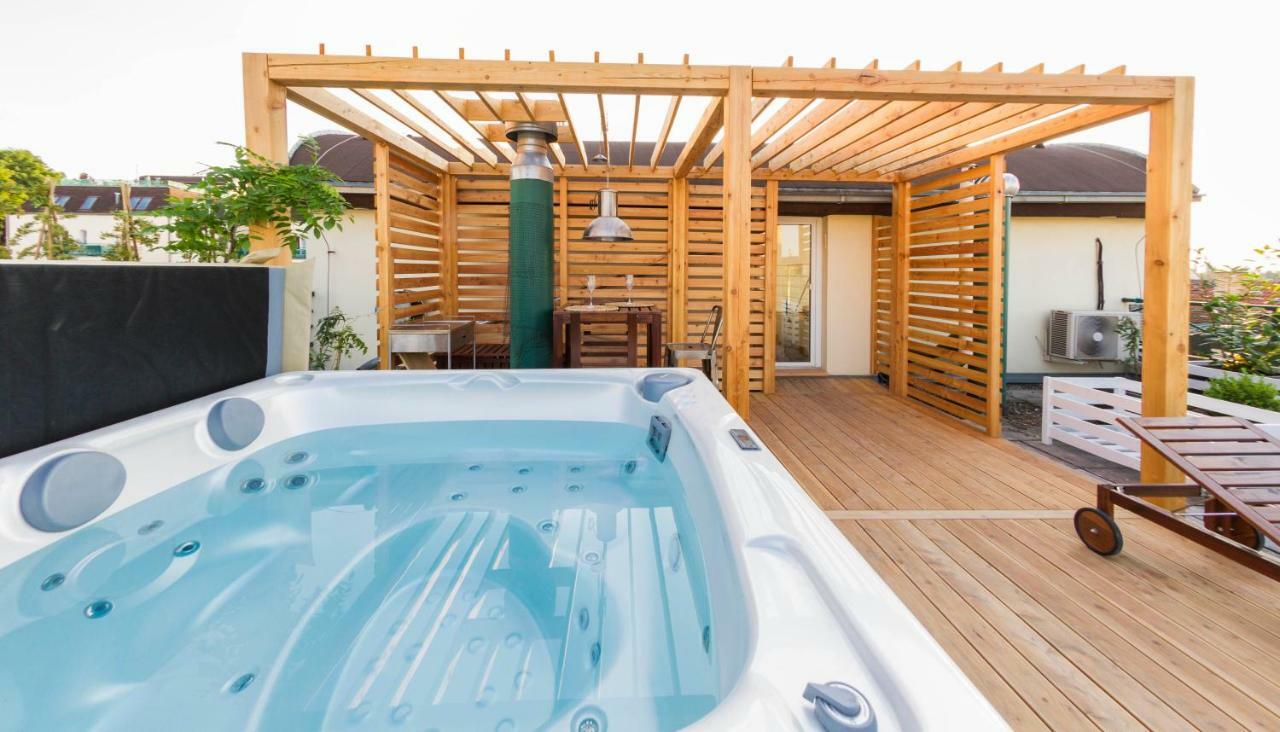 Romantic Studio With Jacuzzi Praha Eksteriør bilde
